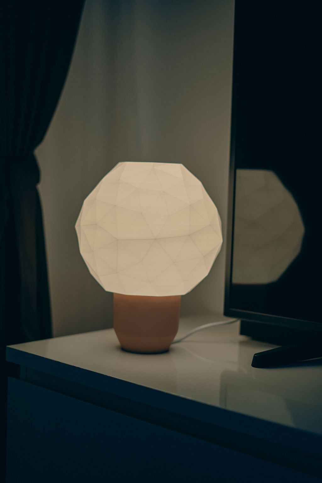 Veioză Poly forme geometrice contemporane