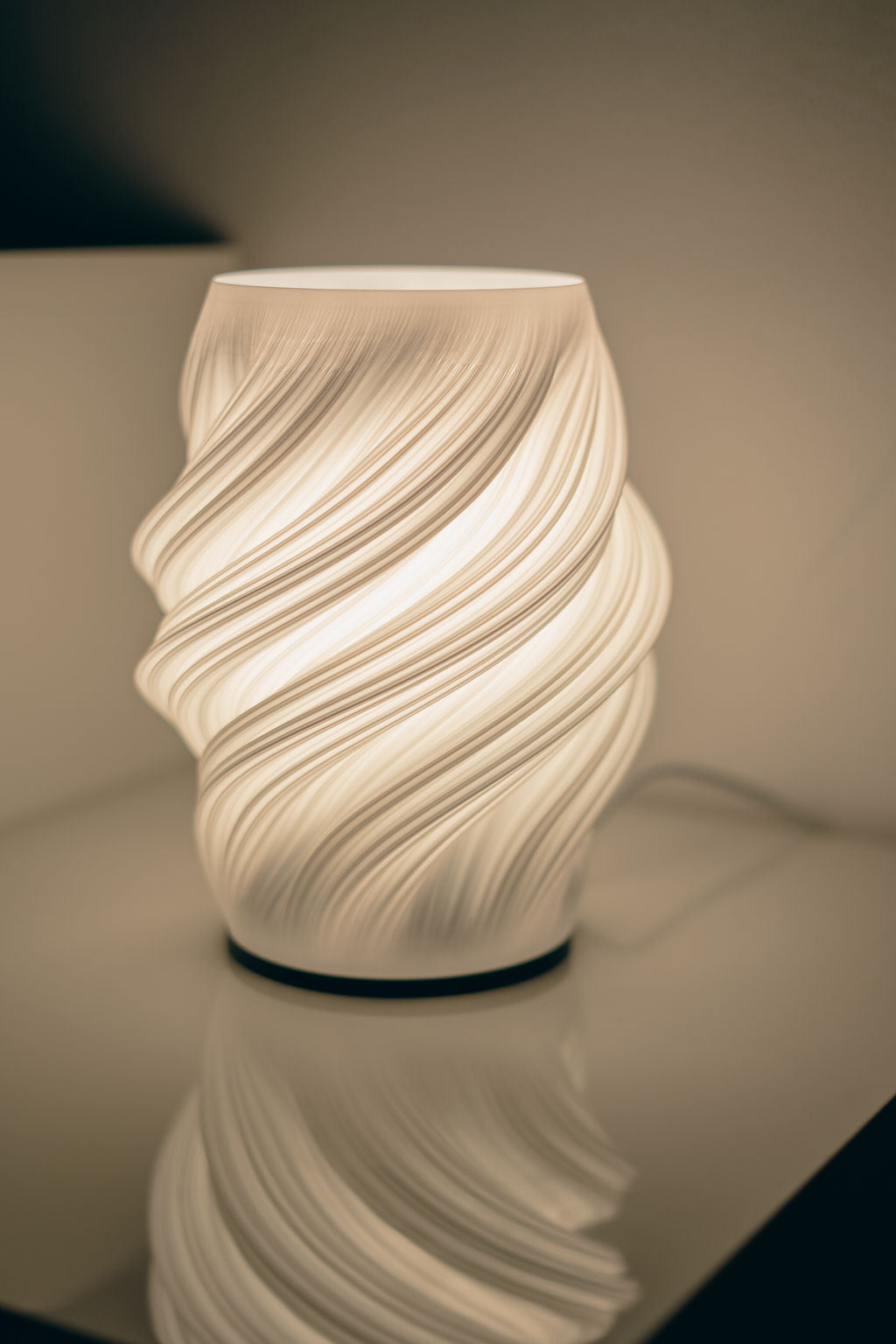 Lampa Twist iluminată, efect luminos