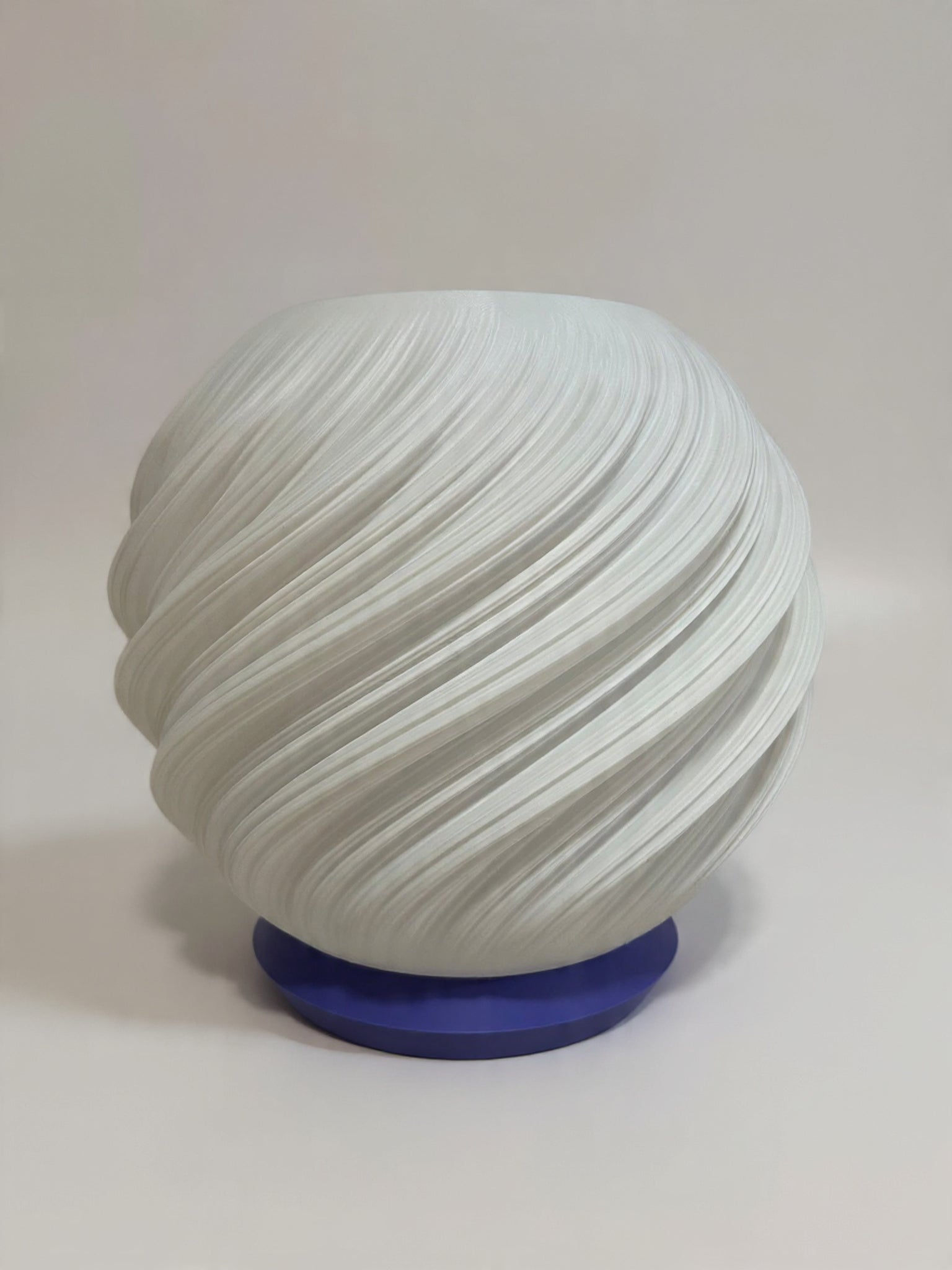 Lampa Orbe detaliu finisaj premium